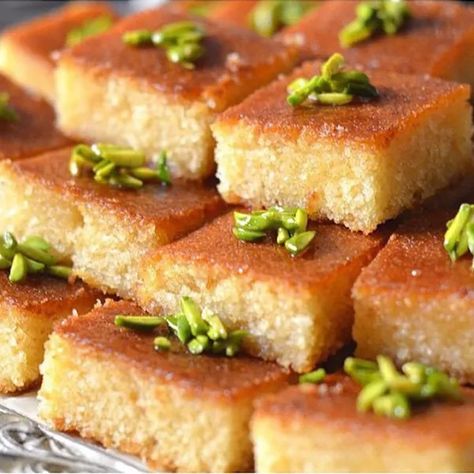 Basbousa Recipe, Egyptian Desserts, Arabic Sweets Recipes, Lebanese Desserts, Ramadan Desserts, Arabic Desserts, حلويات عربية, Arabic Dessert, Semolina Cake