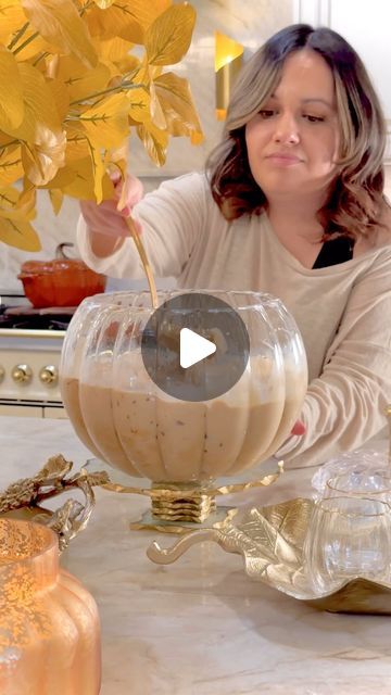 Stephanie Padilla on Instagram: "Iced pumpkin coffee with white chocolate 🤤🧊🍂🎃  Save this for when your decorating for fall 😉🍂 throwback from last year 👻  It’s soooo good 🤤 I wish you could come and have a cold glass with me 🫶🏻🙏  Recipe!!  1 1/2 cups of white chocolate chips  1 can of evaporated milk 🥛  1 can of sweet and condensed milk  1 cup of pumpkin puree  1 teaspoon or pumpkin spice, if you don’t like pumpkin spice, you can skip this step, it’s delicious 🤤 with or without  1 tablespoon of vanilla extract  3 cups of milk  1 cup of Nescafé  Simmer until the chocolate melts and the Nescafé dissolves! Don’t overheat. I cooked it on the stove for about 8 minutes! Once everything is melted. let it rest for about 10 minutes before serving it with ice!   You can decorate this wi Iced Pumpkin Coffee, Pumpkin Ice Coffee, Copycat Pumpkin Cold Foam, Pumpkin White Chocolate Iced Coffee, Pumpkin Sweet Cream Cold Brew, How To Make A Pumkin Spice Latte At Home., Fall Drink Recipes, Pumpkin Drinks, Healthy Potato Recipes