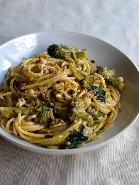 Love and lemon broccoli spaghetti - by Anisha Chandra Broccoli Spaghetti, Lemon Broccoli, Parmesan Broccoli, Romantic Meals, Broccoli Pasta, Eating Alone, Lunch Recipes Healthy, Roasted Broccoli, Vegan Pasta