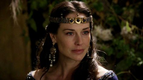 Igraine was a beautiful and sweet Queen in the series Camelot Mists Of Avalon, Claire Forlani, Medieval Hairstyles, Lady Macbeth, Medium Long Hair, Medieval Fantasy, Old English, Medium Long, Historical Fashion