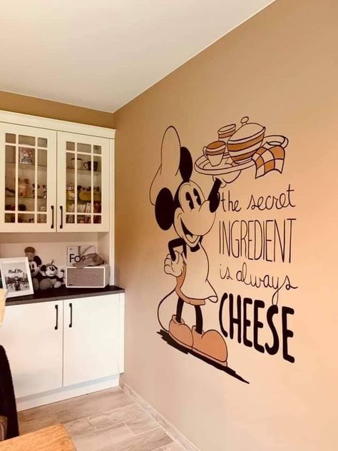 Cartoon Wall Painting Ideas, Disney House Ideas, Cartoon Wall Painting, Simple Wall Paintings, Mickey Mouse Kitchen, Wall Art Tutorial, Disney Furniture, Creative Wall Painting, Bedroom Drawing