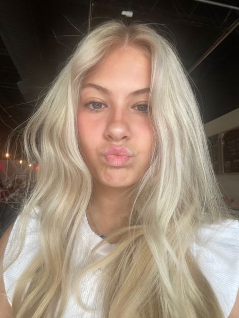 vsco , blonde hair , hair inspo , platinum hair inspo , icy blonde , white blonde , hair style , vsco aesthetic , selfie inspiration , hair down , instagram Soft Platinum Blonde Hair, Almost Platinum Blonde Hair, White Girls With Blonde Hair, Platinum Blonde Hair Aesthetic, Platinum Blonde Girl, Natural Platinum Blonde Hair, Warm Platinum Blonde Hair, Icy White Blonde Hair, Platnum Blonde