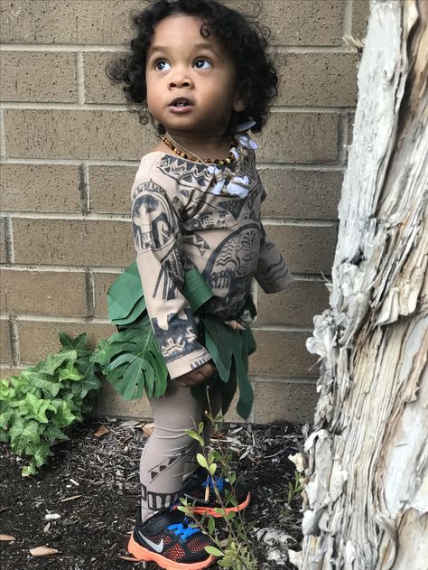 Baby Maui costume Toddler Disney Outfit, Toy Soldier Costume, Sibling Halloween Costumes, Sibling Costume, Halloween Costume Toddler Girl, Toddler Girl Halloween, Popular Costumes, Costume Toddler, Disney With A Toddler