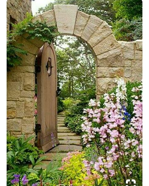 🏝⛵🐚🌎🏝🏖⛵🐚🌏🏖🌍On PinterestGORGEOUS DOORS..#frontdoors #gardendoor #gardendoors #gardendoorway #fabulouswall #architecture#archlovers #archesdoors #archdesign . Secret Garden Door, Tor Design, Garden Gate Design, Garden Pathways, Garden Entrance, The Secret Garden, Open Door, Garden Gate, Garden Doors