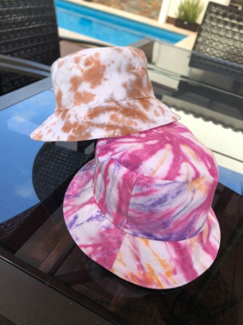 Bucket Hat Tie Dye, Tie Day, Sewing Headbands, Outfits With Hats, Buckets, Shibori, Floppy Hat, Bucket Hat, Tie Dye