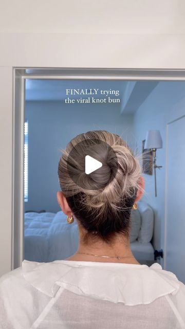 reagan ᵕ̈ on Instagram: "I keep seeing this bun so I HAD to try and it’s 🤌🏼🤌🏼 Saw this originally from @jamievanslooten, inspo from @itslesliecatherine ✨🎀🫶🏼 #slickbackbun #knotbun #knotbunhairstyle #updohairstyle #hairtutorial" Low Slick Back Bun Tutorial, Cute Slick Back Bun, Slick Back Knot Bun, Low Slick Back Bun, Sleek Dutt, Slick Back Updo, Slick Back Bun Tutorial, Slick Bun Tutorial, Knot Bun Tutorial