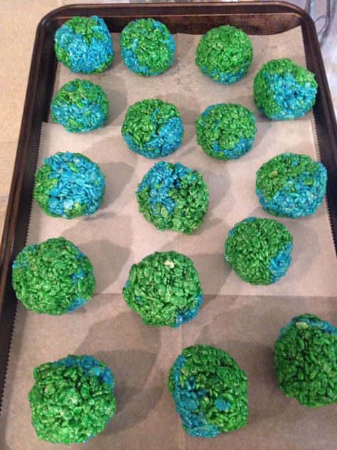 Earth Day Rice Krispie Treats Follow the original recipe for RKT from the box of cereal. Make two batches one for the blue and one for the green. When the  marshmallows are melted in the butter add the food coloring (how much coloring to add is up to you, it's for your liking). I used 10 drops for blue and 6 for the green.  Add the cereal with a plastic spoon. Once ready to form coat hands with Crisco so the cereal does not stick to your hands, please form the world on parchment paper. Earth Day Art, Art Craft Ideas, Earth Week, Earth Craft, February Activity, Earth Day Crafts, Earth Day Activities, Senior Activities, Craft Ideas For Kids