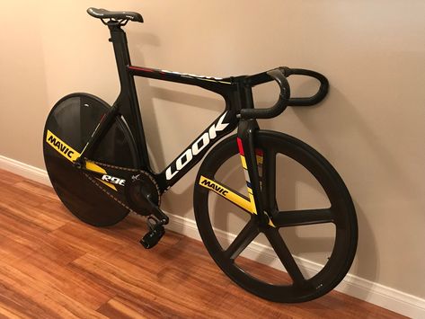 Fixie Gear Bike, Track Bike Fixed Gear, Look Fixed Gear, Fixie Bike Ideas, Look Bicycles, Fixie Gear, Track Bicycle, Bike Riding Benefits, Bicycle Track