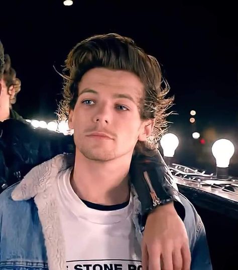 Midnight Memories Music Video, Prince Hair, One Direction Music, Punk Rock Princess, Rock Princess, London Boy, Night Changes, Midnight Memories, Louis (one Direction)