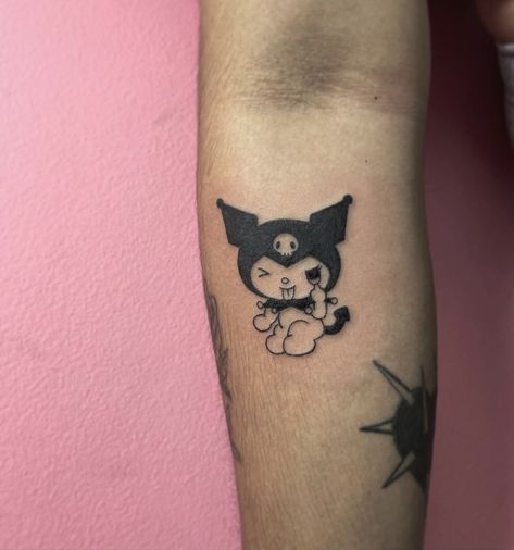 Cute Tattoos Matching, Kuromi Tattoo Ideas, Tattoo Hello Kitty, Kuromi Matching, Kuromi Tattoo, Hello Kitty And Kuromi, Mine Tattoo, Tattoos 2023, Middle Finger Tattoos