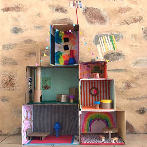 Cardboard Treehouse, Nature Wands, Model Bedroom, Cardboard Box Houses, Bead Wreath, Yarn Animals, Cardboard Dollhouse, Making Toys, Magic Nature