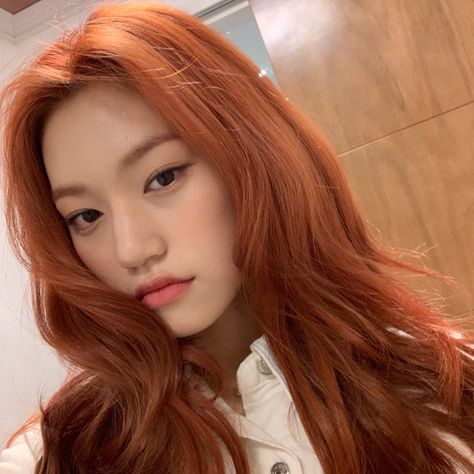 Asian Red Hair, Red Orange Hair, Hair Color Asian, Copper Red Hair, Hair Color Orange, Korean Hair Color, Red Hair Inspo, Kim Doyeon, Ginger Hair Color