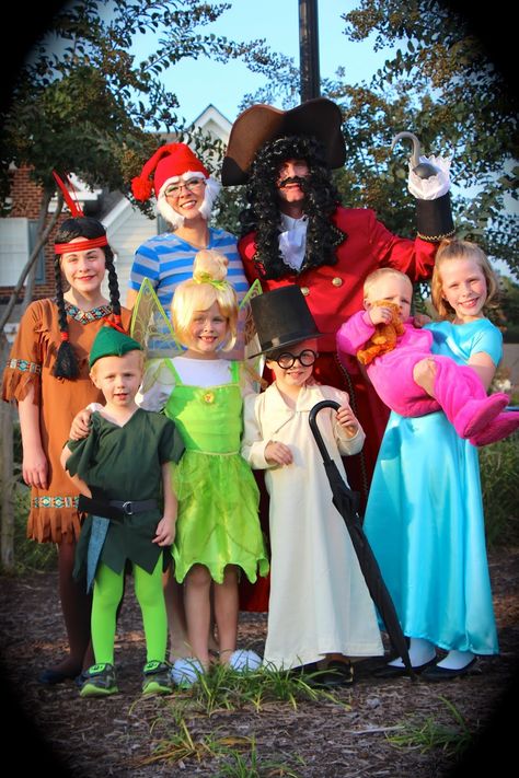 Peter Pan Group Costume Ideas, Disfraz Peter Pan, Peter Pan Kostüm, Peter Pan Halloween Costumes, Peter Pan Costume Kids, Peter Pan Halloween, Disney Family Costumes, Diy Group Halloween Costumes, Potter Family