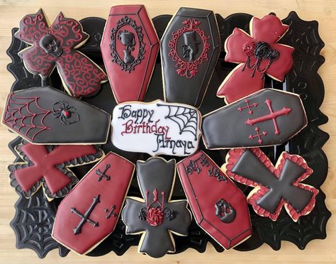 Gothic Birthday, Birthday 17, Spooky Food, Halloween Baking, Sweet 16 Parties, 16th Birthday Party, Halloween Desserts, Cute Desserts, Halloween Cakes