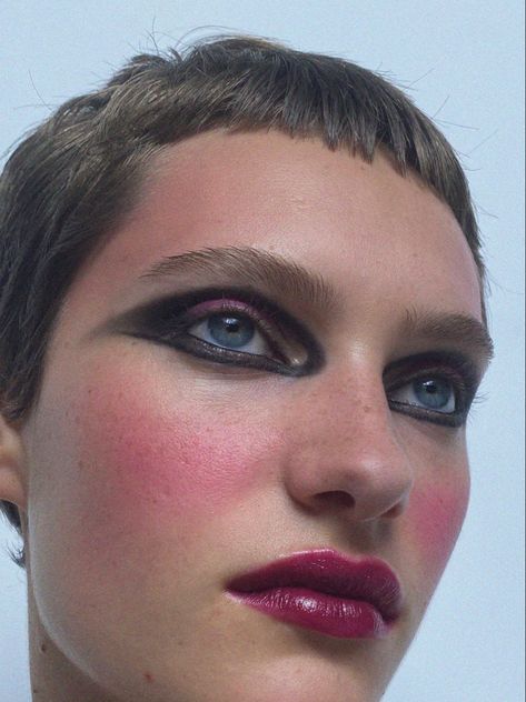 French Makeup, 90s Makeup, Stylish Makeup, Celebrity Skin, Runway Makeup, Makeup Eye Looks, Vintage Makeup, Beauty Shoot, Maximalism