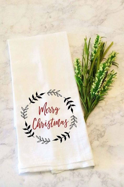 Tea Towels Diy, Cricut Christmas Ideas, Funny Tea Towels, Christmas Hand Towels, Towel Crafts, Christmas Kitchen Towels, Christmas Towels, Diy Cricut, Christmas Tea