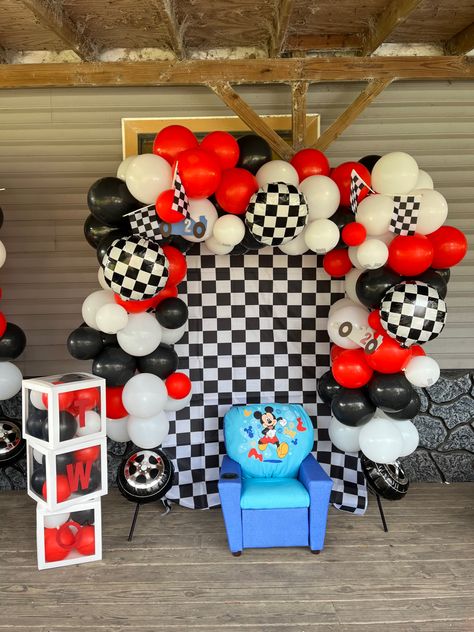 2 Fast Backdrop, Race Car Balloon Garland, Car Balloon Garland, Motocross Birthday Party, Motocross Birthday, Car Balloon, Racing Party, Red Garland, Car Themed Parties