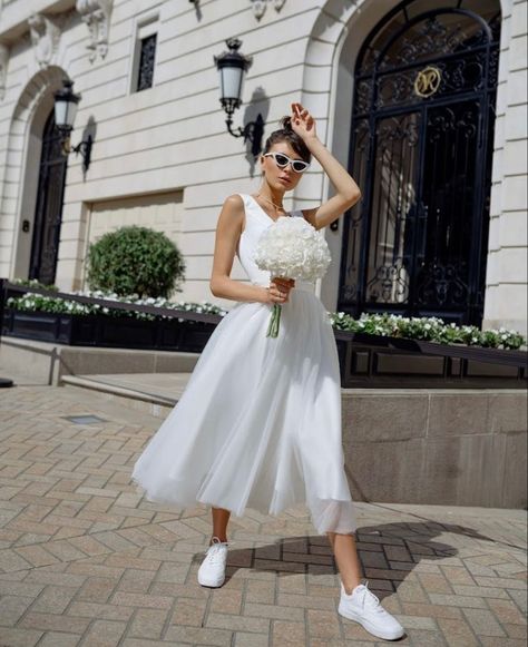 Wedding Dress With Vans, Wedding Dress With Sneakers, Dress With Converse, Quick Wedding, White Bridal Shoes, Courthouse Wedding Dress, Wedding Dress Guide, Wedding Photos Poses, Courthouse Wedding