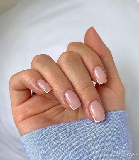 Mar 4, 2021 - The best classic manicures with stylish, yet subtle nail art for Spring 2021 Natural Nails Manicure, Manikur Kuku, Subtle Nails, Metallic Nails, Clean Nails, Neutral Nails, Manicure Y Pedicure, Bridal Nails, Elegant Nails