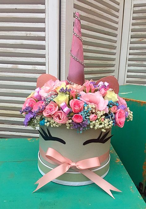 Unicorn flower hatbox   Unicorn flower arrangement  Order online for free Wirral delivery  #unicorn #unicornflowers #unicornbirthday #flowers #florist #wirral Mothers Day Flower Arrangements, Unicorn Flower Arrangement, Hat Box Flowers, Unicorn Flower, Valentine's Day Flowers, Rosen Box, Unicorn Flowers, Bouquet Box, Gift Flowers