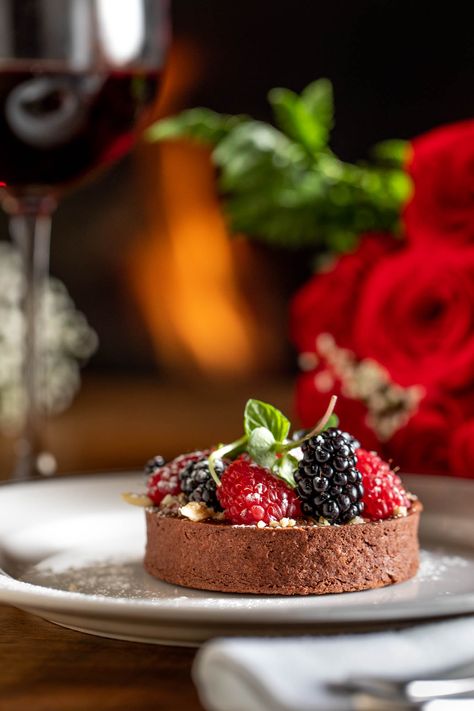 Romantic Food Photography, Valentine Food Photography, Valentines Day Meals, Photography Of Food, Food Staging, Food Photography Dessert, Holiday Shoot, Food Set Up, Themed Photoshoot