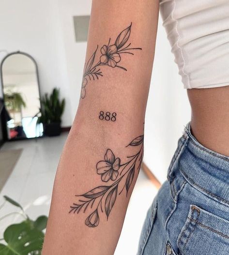 Jessica The Prankster Tattoo, Floral Tattoo Ideas For Women, Unique Artsy Tattoos, Arm Wrap Tattoo, Around Arm Tattoo, Wrap Around Tattoo, Artsy Tattoos, Simple Arm Tattoos, Rib Tattoos For Women