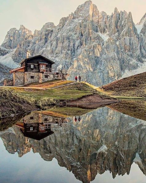 Reflection Pictures, Tourist Destinations, Land Scape, Italy Travel, Beautiful Landscapes, Wonders Of The World, Places To See, Beautiful Nature, Landscape Photography