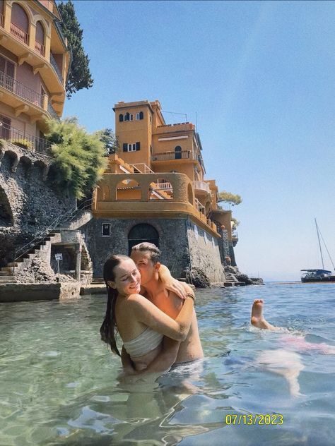 Italy Couple Aesthetic, Summer Couple Goals, Romantic Vacations Couples, Aesthetic Couple Photos, Couples Vacation Photos, Italy Summer Aesthetic, Couple Vacation, Italian Summer Aesthetic, European Summer Aesthetic