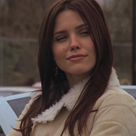 Sophia Bush 2000s, Brooke Davis Hair, Brooke Davis (one Tree Hill), One Tree Hill Brooke, One Tree Hill Cast, Nathan Scott, Good Girl Gone Bad, Brooke Davis, Sophia Bush