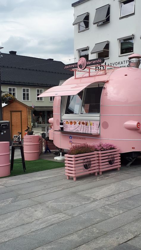 Pink Container Cafe, Pink Food Truck Ideas, Baking Truck, Pink Food Truck, Coffee Food Truck, Mobile Cafe, Mobile Coffee Shop, Ice Cream Business, Bakery Shop Design