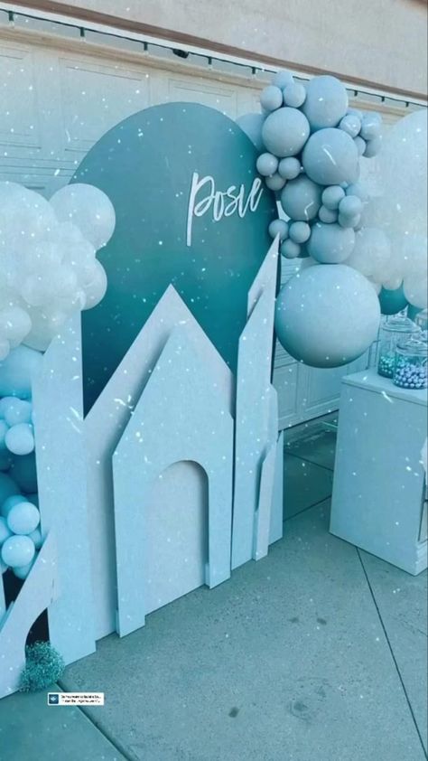 Frozen Castle Backdrop, Frozen Castle Cardboard, Frozen Party Backdrop, Frozen First Birthday, Frozen Backdrop, Winter Birthday Themes, Superhero Birthday Party Decorations, Elsa Castle, Frozen Birthday Decorations