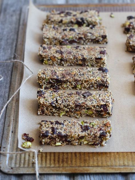 Puffed Amaranth, Pistachio and Dark Chocolate Granola Bars - Making Thyme for Health Paleo Granola Bars, Diy Breakfast Bar, Amaranth Recipes, Seed Granola, Chocolate Granola Bars, Paleo Granola, Granola Recipe Bars, Healthy Bars, Chocolate Granola