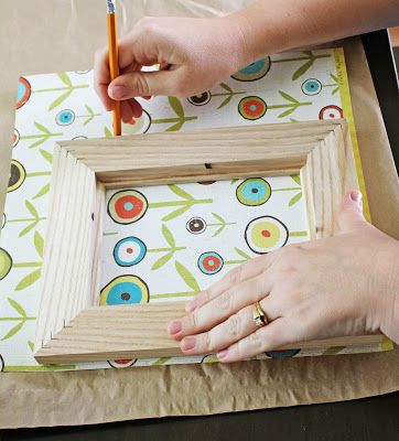 Using Paper to Decorate a Frame - Stacy Risenmay Decoupage Frame, Homemade Picture Frames, Frame Scrapbook, Homemade Pictures, Diy Decoupage, Mod Podge Crafts, Decoupage Ideas, Diy Party Favors, Decoupage Diy