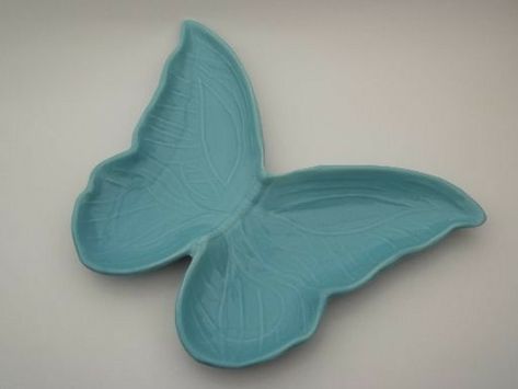 Pottery Butterfly, Ceramic Butterfly, Craft Work For Kids, Med Tech, Tanah Liat, Blue Pottery, Ceramics Pottery Art, 60s Vintage, Pottery Ceramics