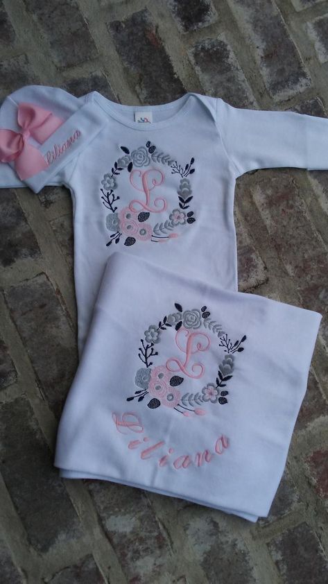 Blankets Sewing, Newborn Hospital Outfits, Girl Coming Home Outfit, Newborn Beanie, Diy Gifts For Dad, Adorable Newborn, Hospital Outfit, Girls Coming Home Outfit