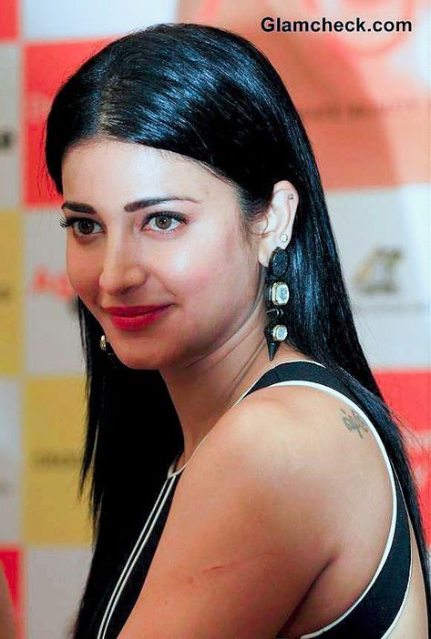 Shruti Haasan, Girls Dp Stylish, Bollywood Girls, Indian Actress Hot Pics, Desi Beauty, Krishna, Celebrities, Hair