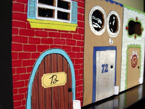 57 clever cardboard and Cardboard crafts by Tip Junkie.  Stuff to do for Caden later!!! Cardboard Town, Cardboard Village, Play Town, Cardboard Rocket, Cardboard Box Houses, Cardboard Tube Crafts, Cardboard City, Cardboard Play, Diy Playroom