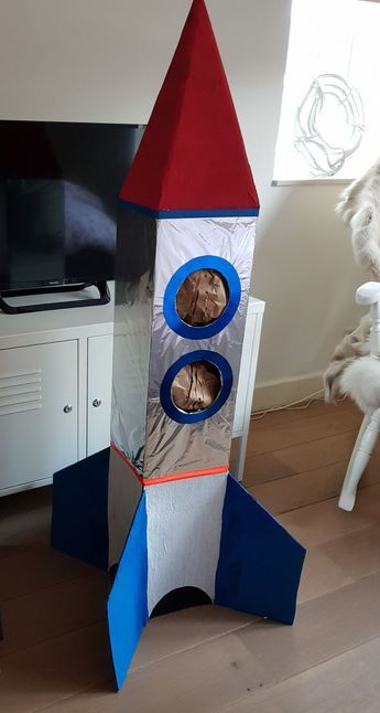 Cardboard Spaceship, Cardboard Rocket, Space Preschool, Kids Church Lessons, Diy Rocket, Astronaut Party, Baby Diy Projects, Space Theme Party, Ship Craft