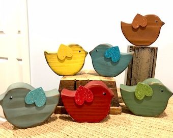 Wood Birds, Birds Spring, Spring Wood Crafts, Wooden Birds, Primitive Design, Tier Tray Decor, Spring Birds, Sunflower Decor, Wood Bird