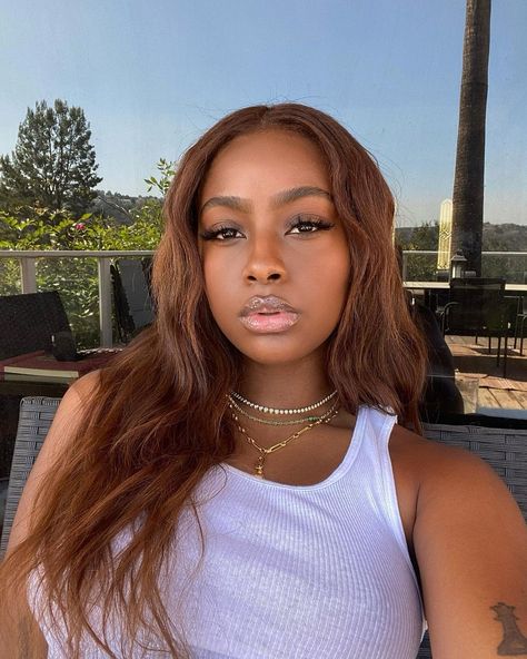 Justine Skye on Instagram: “Umm if you ain’t talking about INTRUDED, what you talkin bout? 🤨” Cinnamon Hair, Wine Hair, Red Hair Inspo, Honey Brown Hair, Justine Skye, Brown Hair Dye, Ginger Hair Color, Dyed Natural Hair, Hair Dye Colors