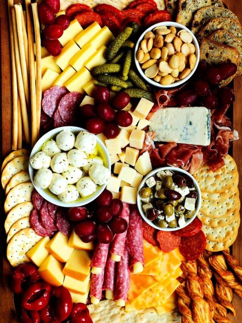 SIMPLE CHARCUTERIE BOARD - The Anthony Kitchen Breakfast Buffet Party, Best Cheese Platter, Grazing Platter Ideas, Platter Design, Grazing Platter, Buffet Party, Breakfast Platter, Snack Platter, Cheese Platter