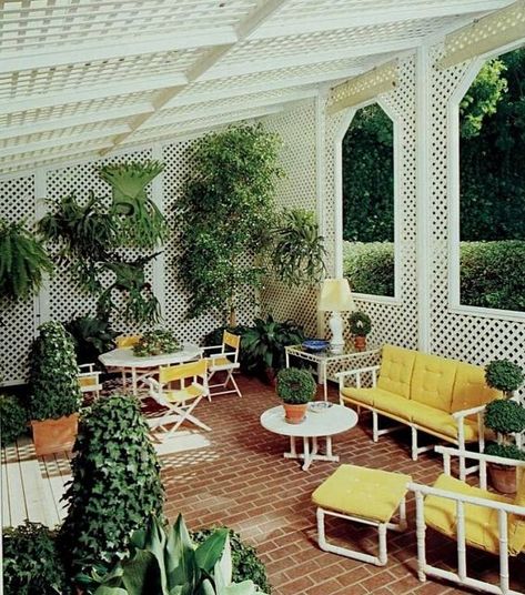 The 60s Interior on Instagram: "1980s Patio . . . #60s #70s #80s #interior #home #vintage #vintageinterior #vintagehome #retro #retroaesthetic #modern #nostalgia #homedecor #throwback #retrostyle #obsessed #architecture #interiordesign #old #childhoodmemories #childhood #home #60sdesign #70sdecor #80sdecor #70shome #60sstyle #60shome #80shomedecor #70saesthetic" 60s Outdoor Furniture, 70s Patio, 60s Garden, 80’s Decor, Old Southern Homes, Carne Bollente, Modern Nostalgia, 70’s Decor, 60s Interior