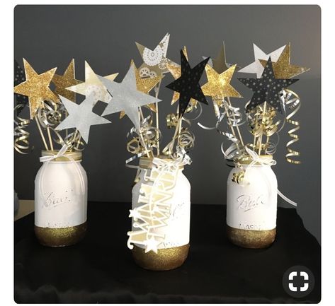 Deco Cinema, Baby Shower Cake Table, Graduation Party Centerpieces, Twinkle Twinkle Baby Shower, Baby Shower Table, Shower Centerpieces, Star Baby Showers, Baby Diy, Baby Shower Centerpieces