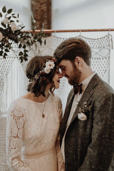 We love this bride's bohemian floral crown + vintage-inspired wedding dress | Image by Olivia Strohm Photography Wedding Dress Bohemian, Wedding Dresses Images, Wedding Bohemian, Vintage Inspired Wedding Dresses, Vintage Wedding Hair, Floral Crowns, Vintage Wedding Dress, Crown Vintage, Hair 2024