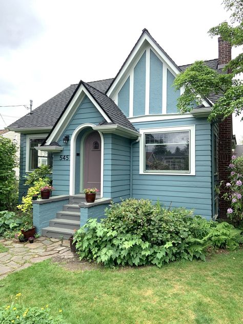 Agean Teal Exterior House, Blue Cottage Exterior, 1950s House Exterior, Benjamin Moore Aegean Teal, Teal Cottage, Modern Exterior Paint Colors, Aegean Teal, House Paints, Teal House