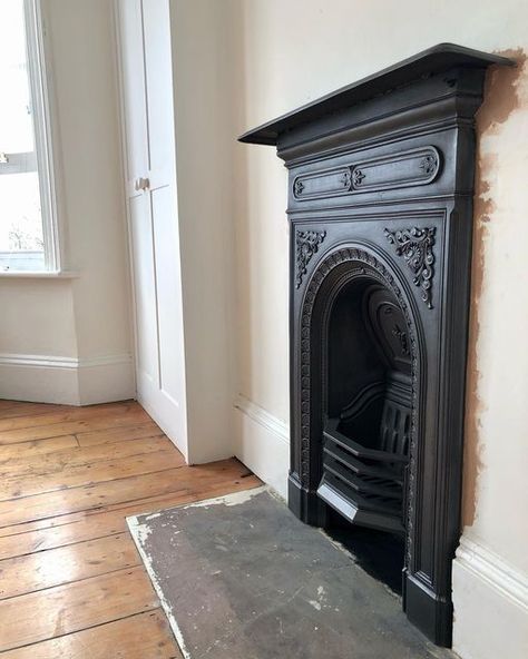 Victorian Cast Iron Fireplace, 1890s Fireplace, Cast Iron Fireplace Bedroom, Bedroom Chimney, Victorian Fireplace Ideas, Victorian Bedroom Fireplace, Bedroom Chimney Breast, Empty Bedroom, Reclaimed Fireplace