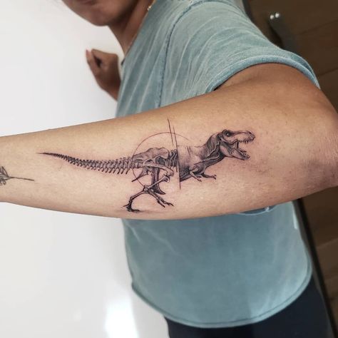 Cool Dinosaur Tattoos, T Rex Skeleton Tattoo, T Rex Tattoo Design, Dinosaur Tattoo Sleeve, Dinosaur Skeleton Tattoo, Spinosaurus Tattoo, Tattoo Dino, Tattoo Dinosaur, Hase Tattoos