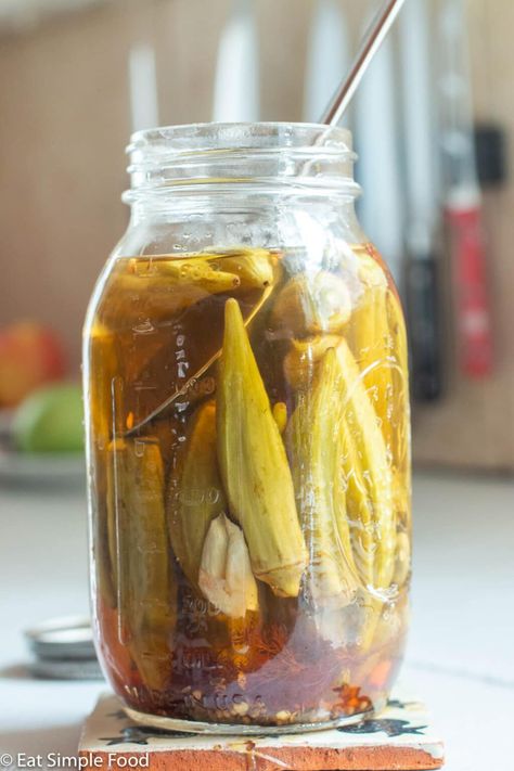 Refrigerator Pickled Okra Recipe, Pickling Okra, Canning Pickled Okra, Pickled Okra Recipe, Pickled Okra Recipes, Pickled Vegetables Recipe, Okra Recipe, Pressure Canning Recipes, Pickled Okra