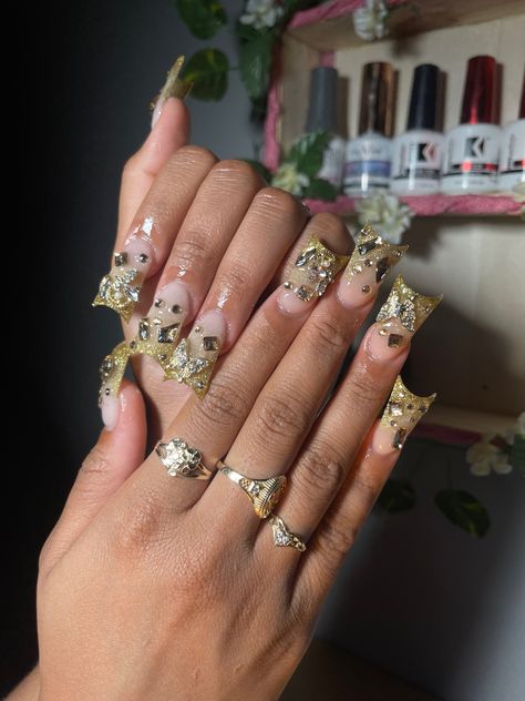 White And Gold Duck Nails, Short Chrome Duck Nails, Birthday Duck Nails, Gold Duck Nails, Gold Duck Nails Acrylic, Acrylic Nails With Gold Charms, Gold Junk Nails, Gold Freaknik Nails, Duck Nails Design