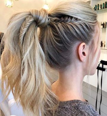 High Pony + Fishtail Braid Brades Hair, Curly Hair Inspo Hairstyles, Flower Bun Hairstyle, Hair Inspo Hairstyles, Trendy Bun, Inspo Hairstyles, Curly Hair Inspo, Easy Trendy Hairstyles, Flower Bun